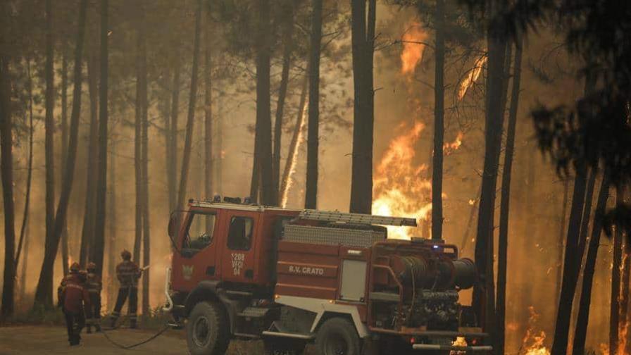 Varios heridos leves y viviendas en peligro por la ola de incendios en ...